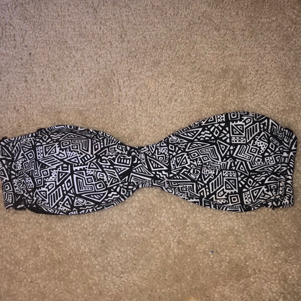 Patterned Strapless bikini top